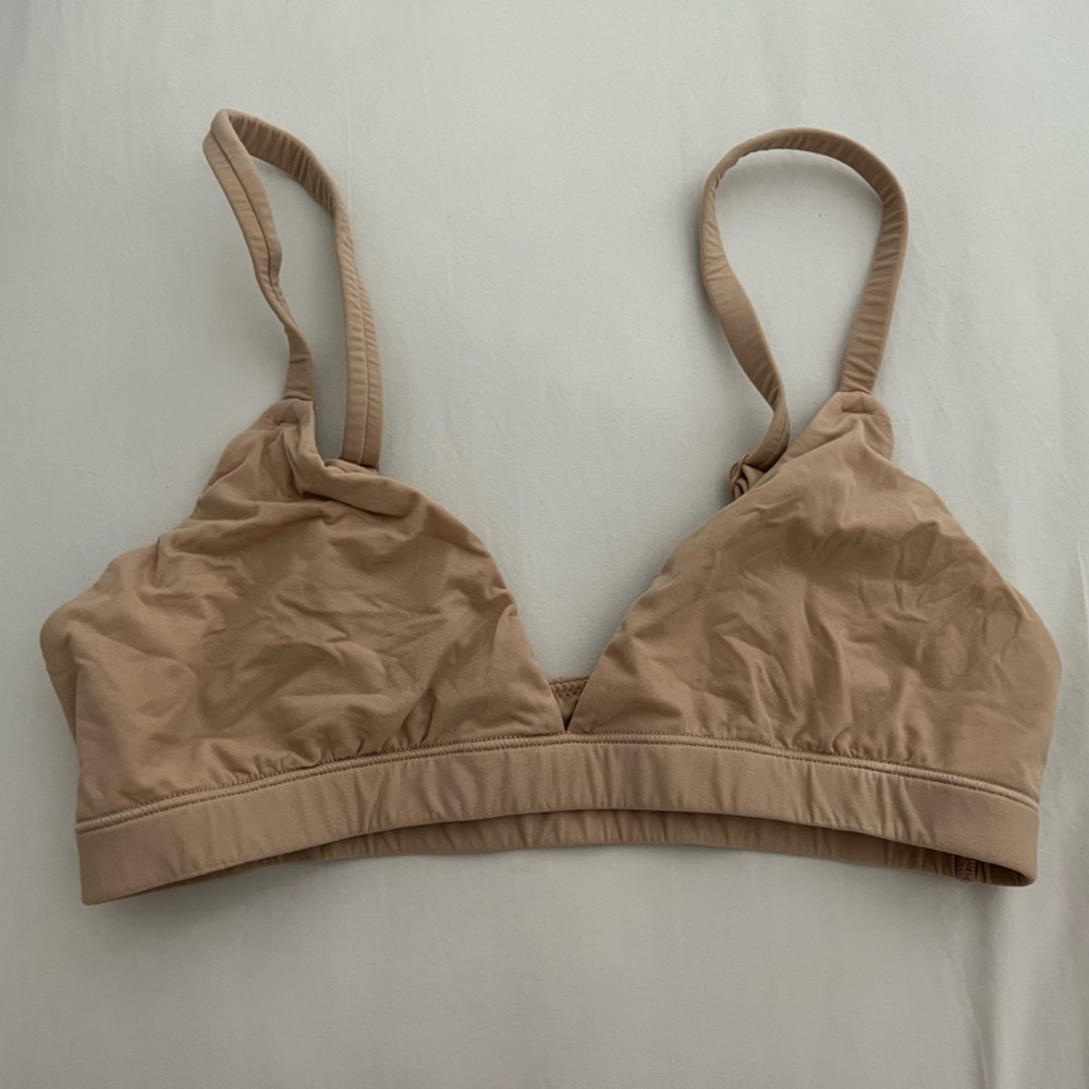 Skims Triangle Bralette in Clay